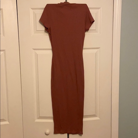 Blush fitted midi dress - Picture 3 of 3